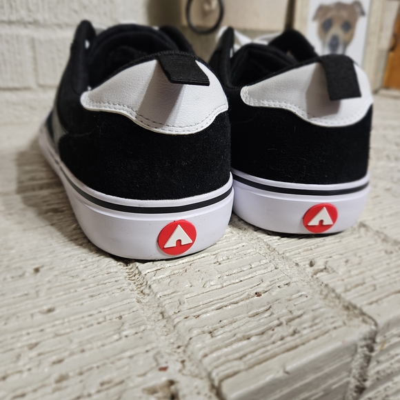 Airwalk Black and White Men's Shoes - Picture 5 of 6